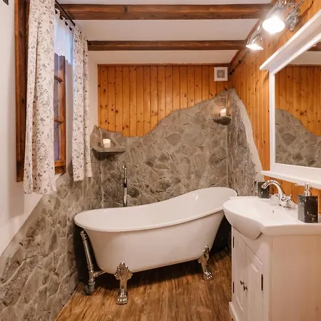 Chaloupka Na Stráni