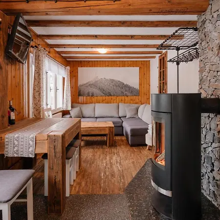 Chaloupka Na Strani Lodge *